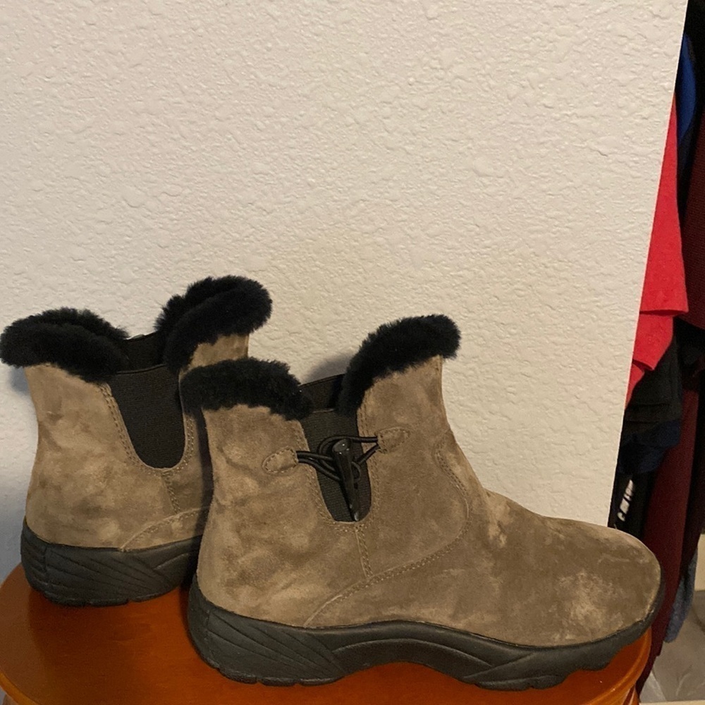 Women Proper Boot 🥾 leather upper color dark tan size 7 1/2 W(D) 👍🏽